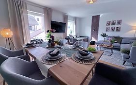 Upper Room Apartment Im Zentrum Mit Kostenfreiem Parkplatz